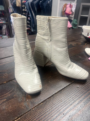 Gals Booties (small scuff/as is) Sam Edelman 7.5