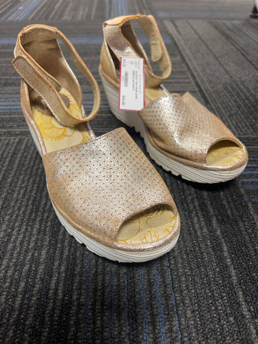 Gals Heels (orig $200) fly london 6