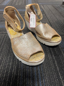 Gals Heels (orig $200) fly london 6