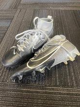 Load image into Gallery viewer, Guys Football Cleats Nike 9.5