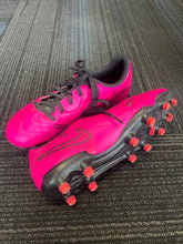 Load image into Gallery viewer, Girls Soccer Cleats Nike 1.5Y