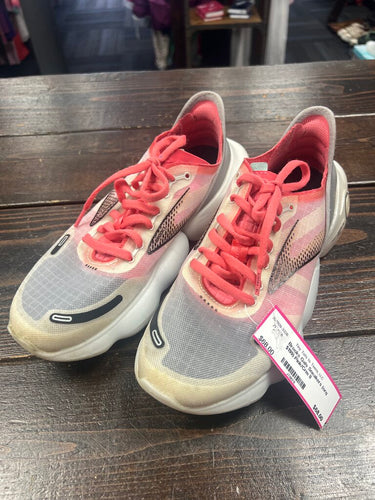 Gals Sneakers (org $199) Brooks 8