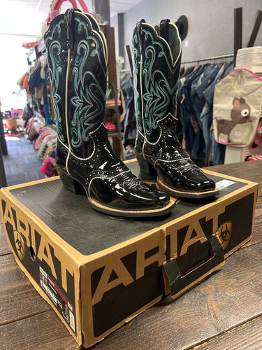 Gals Cowgirl Boots (NEW) Ariat 8