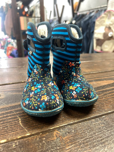 Girls Winter Boots (org $80) Bogs 6