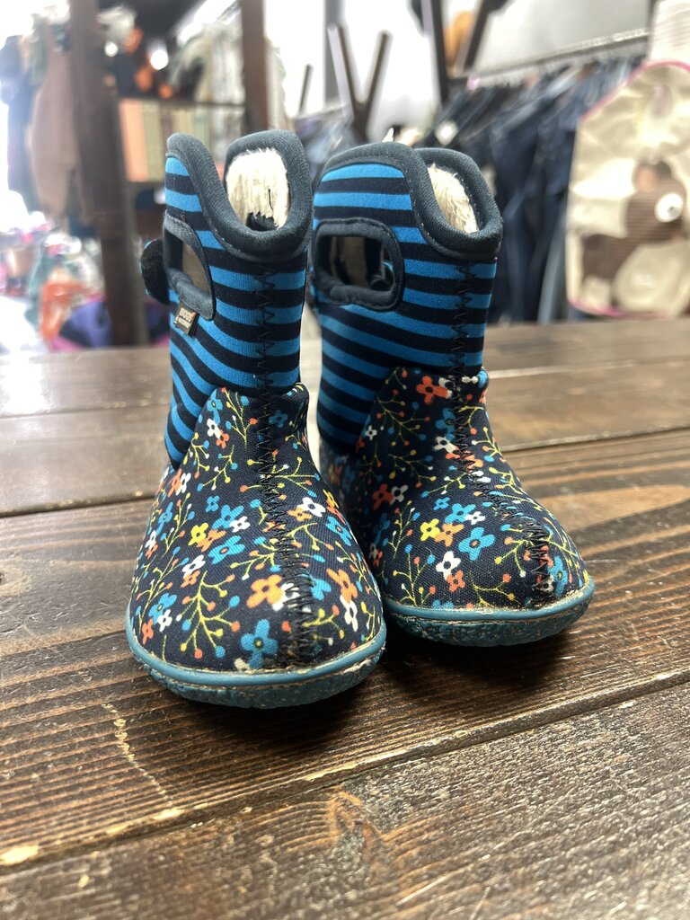 Girls Winter Boots (org $80) Bogs 6