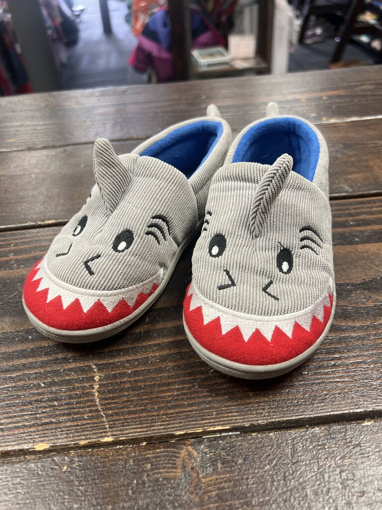 Boys Slippers wonder nation 11-12