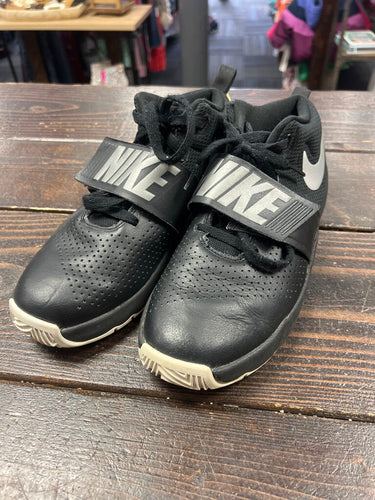 Boys Tennis Shoes Nike 7Y