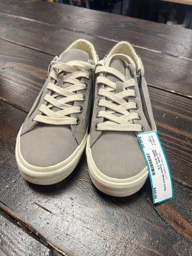Gals Tennis Shoes (orig $125) taos 7.5