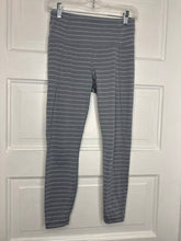 Load image into Gallery viewer, Gals Athletic Leggings athleta S