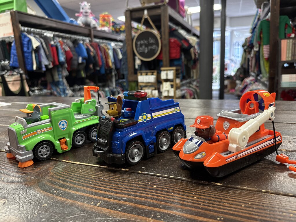 Paw Patrol Ultimate Pups Vehicle & Figurine Set