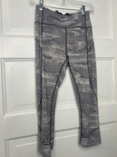 Load image into Gallery viewer, Gals Athletic Capri lululemon athletica 6