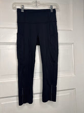 Load image into Gallery viewer, Gals Athletic Capri lululemon athletica 4