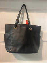 Load image into Gallery viewer, Michael Kors Purse