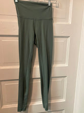 Load image into Gallery viewer, Gals Athletic Leggings (some wear/as is) lululemon athletica 4