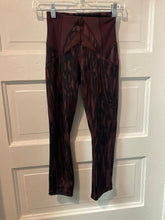 Load image into Gallery viewer, Gals Athletic Leggings lululemon athletica 2
